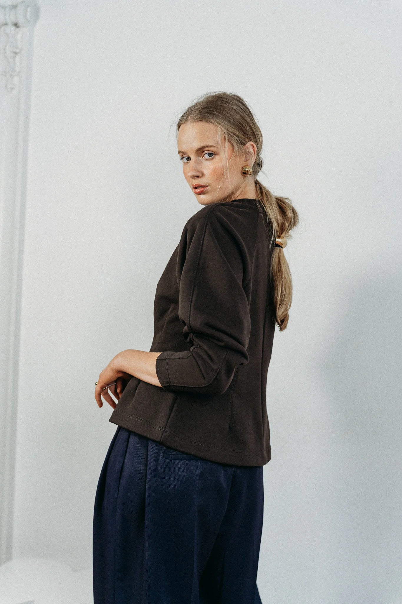 Bluza brązowa Ease widok tył