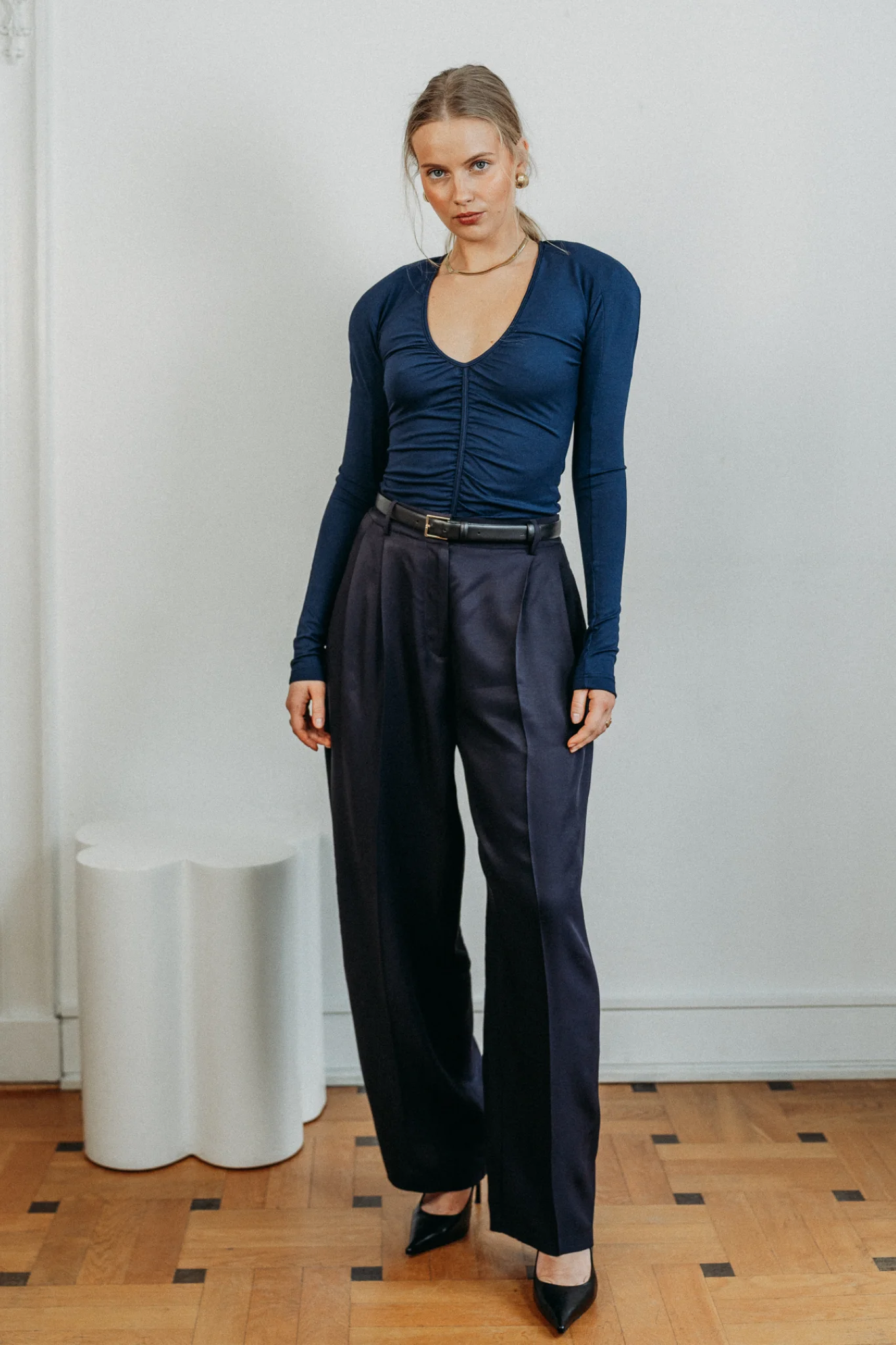 Granatowy top Pulse i spodnie Drift Midnight widok całej sylwetki