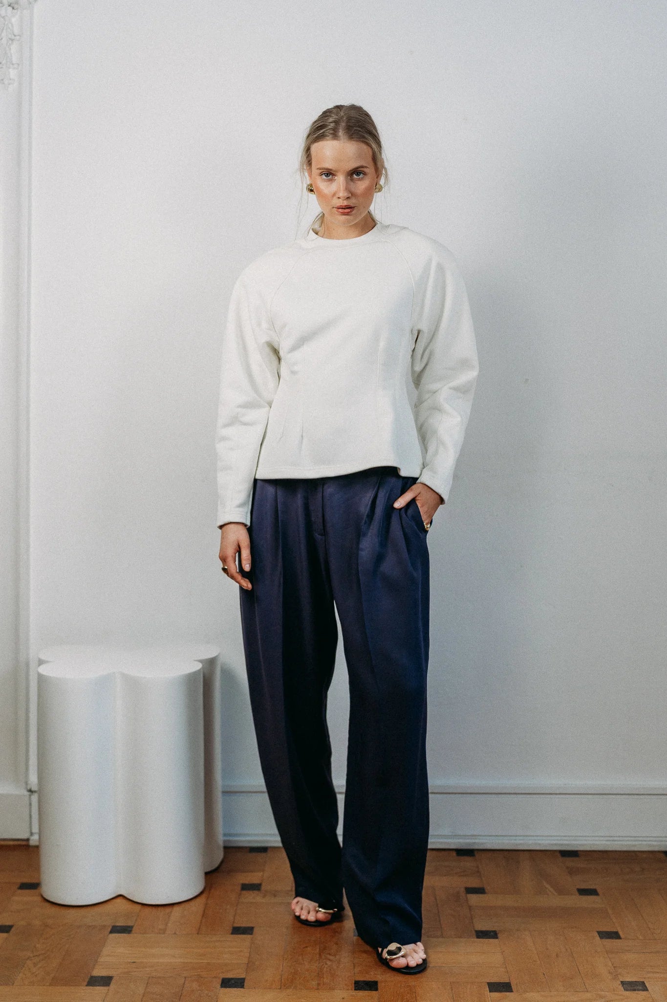 bluza biała Ease widok caa sylwetka