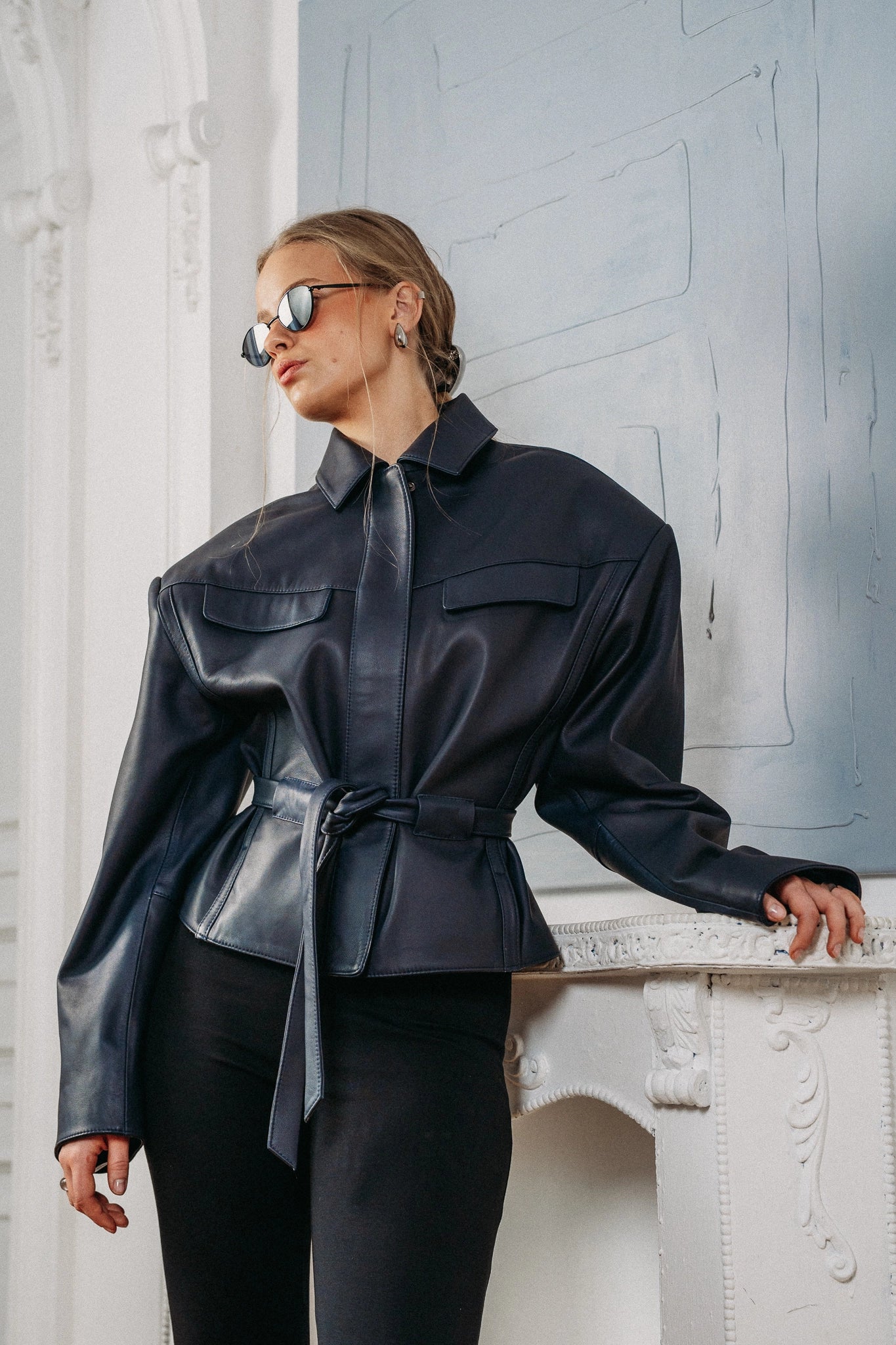 Granatowa kurtka skórzana Command widok z przodu