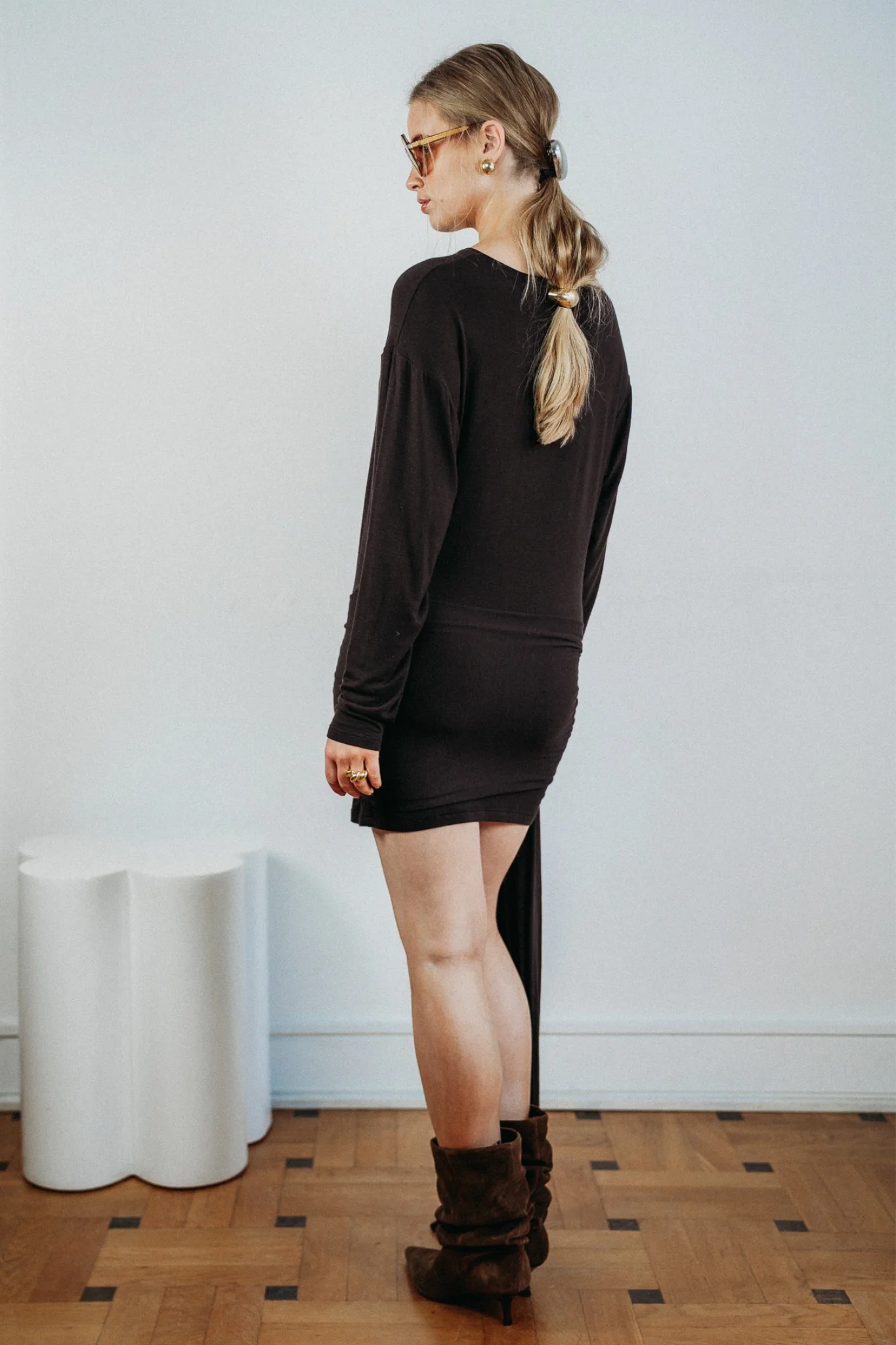 Brązowa sukienka Melt widok tył